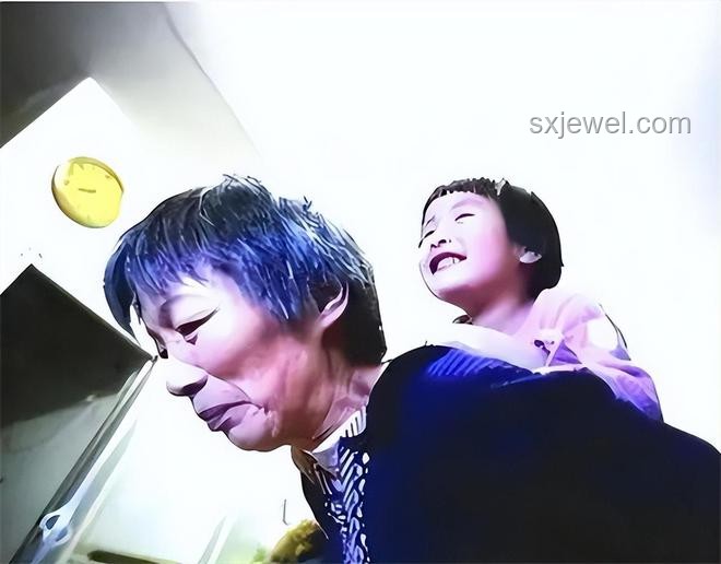 失独母亲育双胞胎，中考挑战下的未来展望