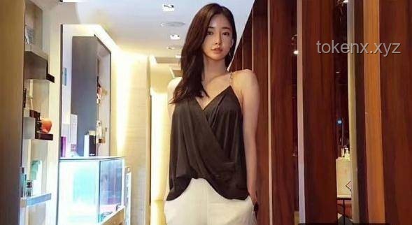 一个用黑丝做滤镜拍视频的美男子：创意拍摄实战指南